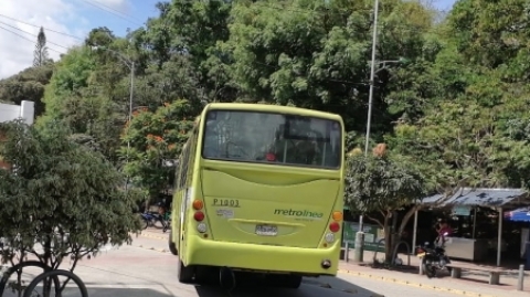 Metrolínea rechaza retención de operador y un bus por manifestantes