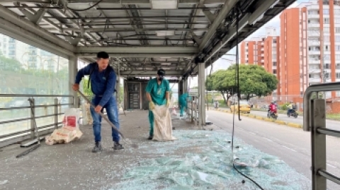 Ataque a piedra a estaciones de Payador y Molinos en Floridablanca